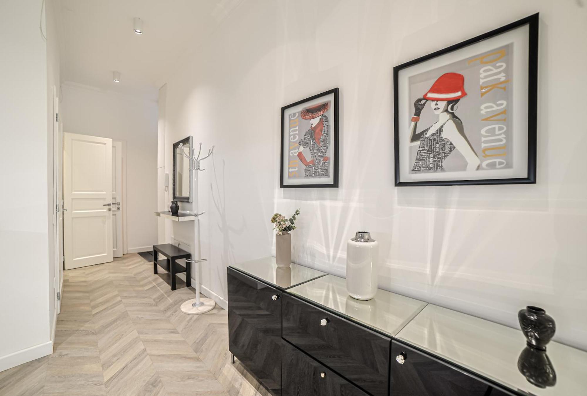Апартаменти Luxury Downtown Dreams *