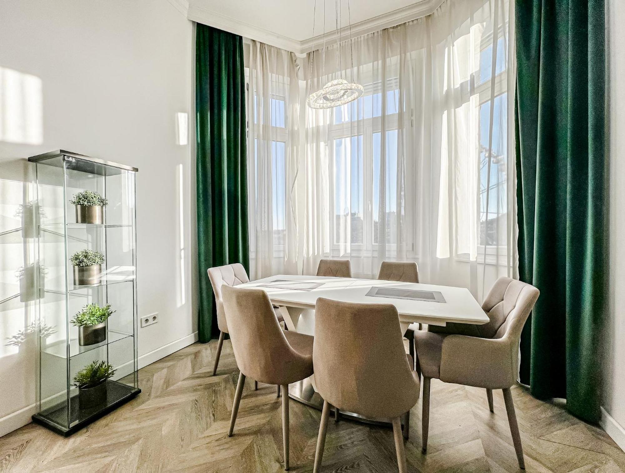Апартаменти Luxury Downtown Dreams Будапешт