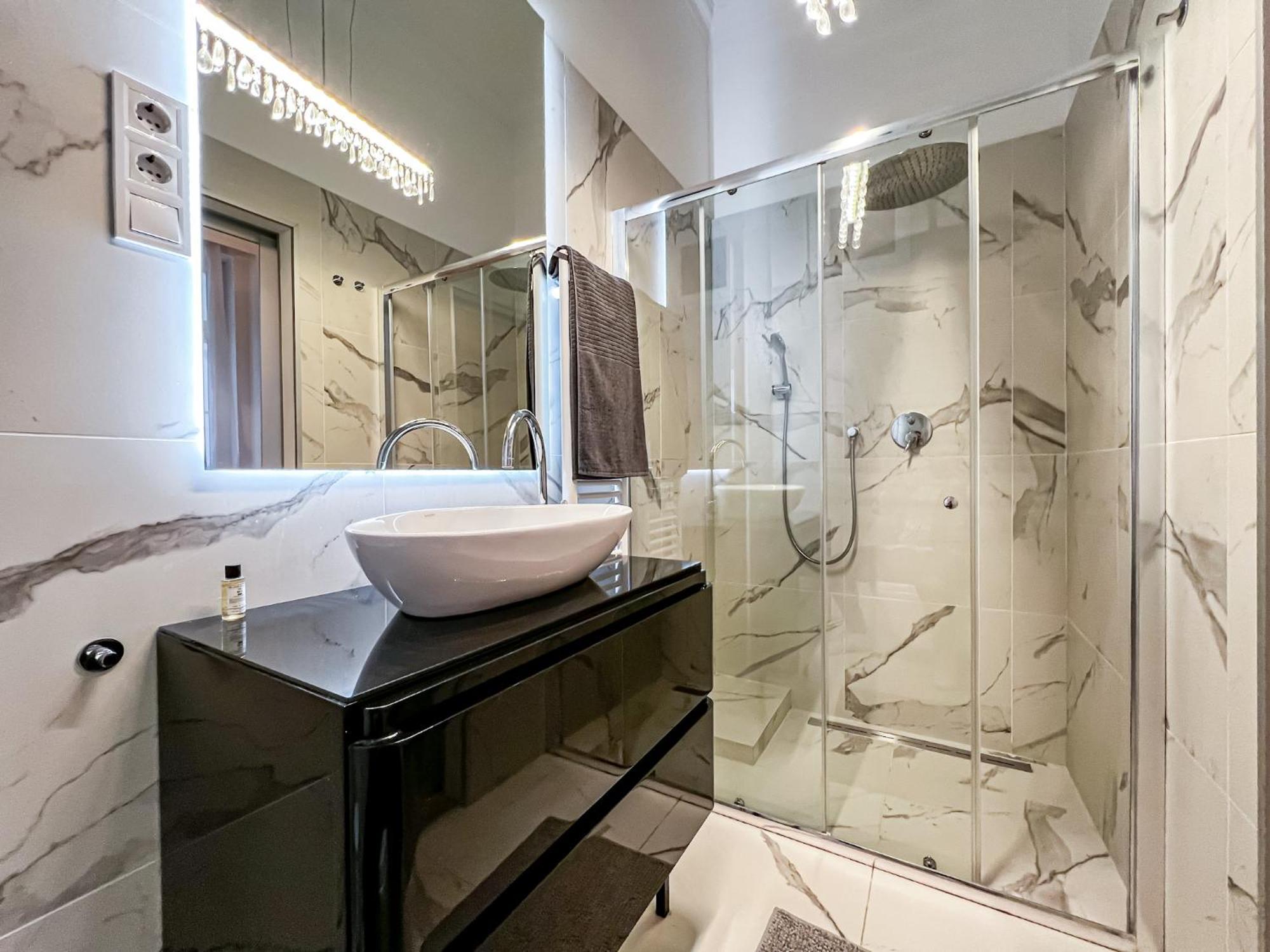 Апартаменти Luxury Downtown Dreams