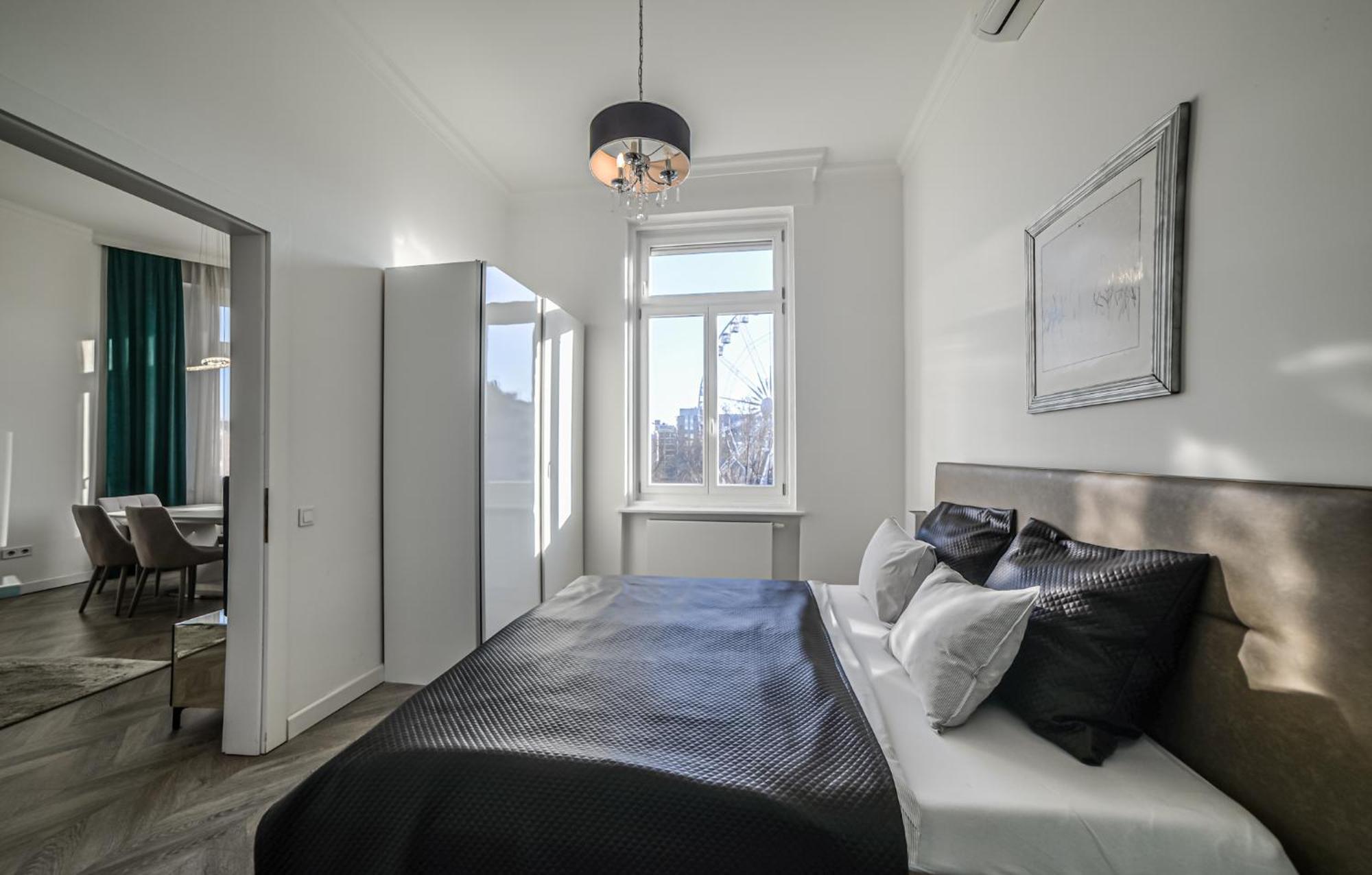 Апартаменти Luxury Downtown Dreams